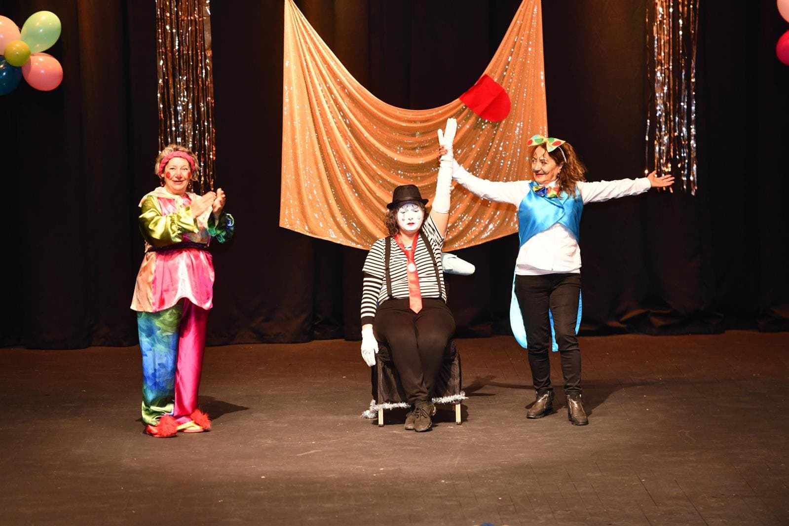 Bir Günde İki Tiyatro Oyunu Sanatseverlerle Buluştu