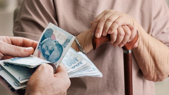En Düşük Emekli Maaşı 20 Bin TL Oldu