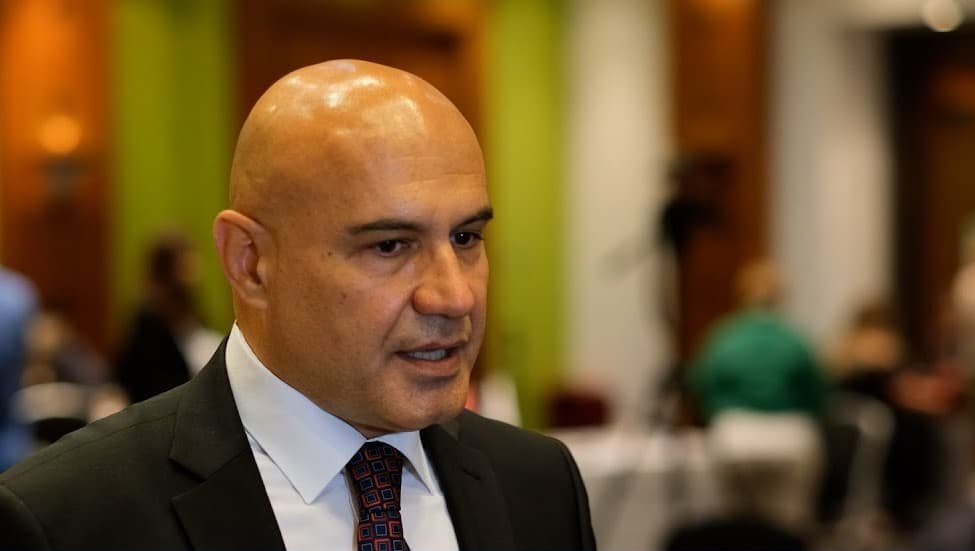 Turhan Çömez: “İstanbul’daki kız yurdunda geceleri çocuklar kayboluyordu”