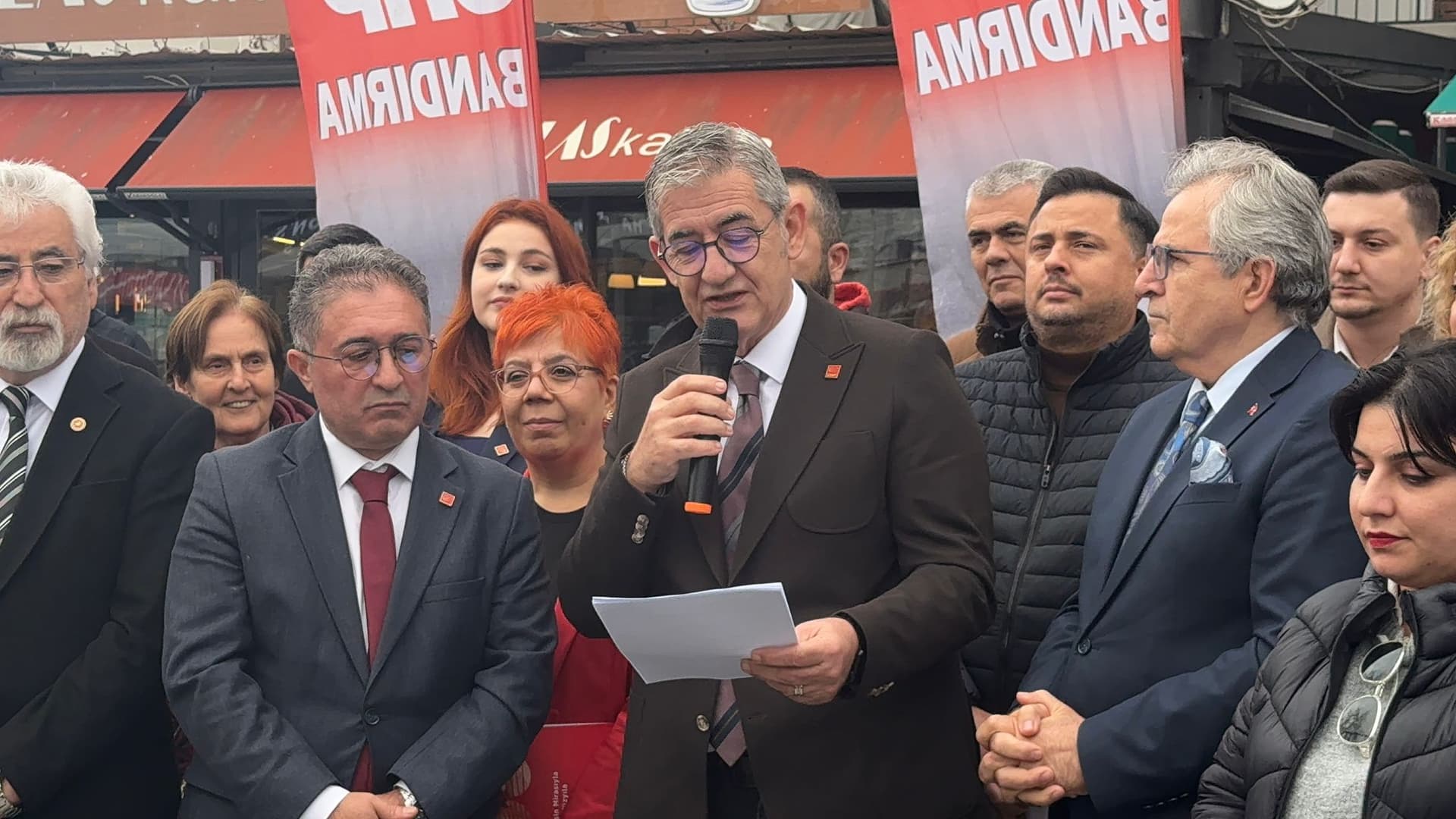 "İKTİDARIN NERESİNDEN TUTARSAK TUTALIM ELİMİZDE KALIYOR"