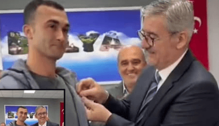 AK Parti Balya’da Kan Kaybetti: Eski Gençlik Kolları Başkanı CHP’ye Katıldı