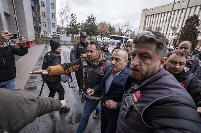 ESKİ VALİ Tuncay Sonel ADLİYEDE! “EMNİYETTE KONUŞMAM” DEDİ