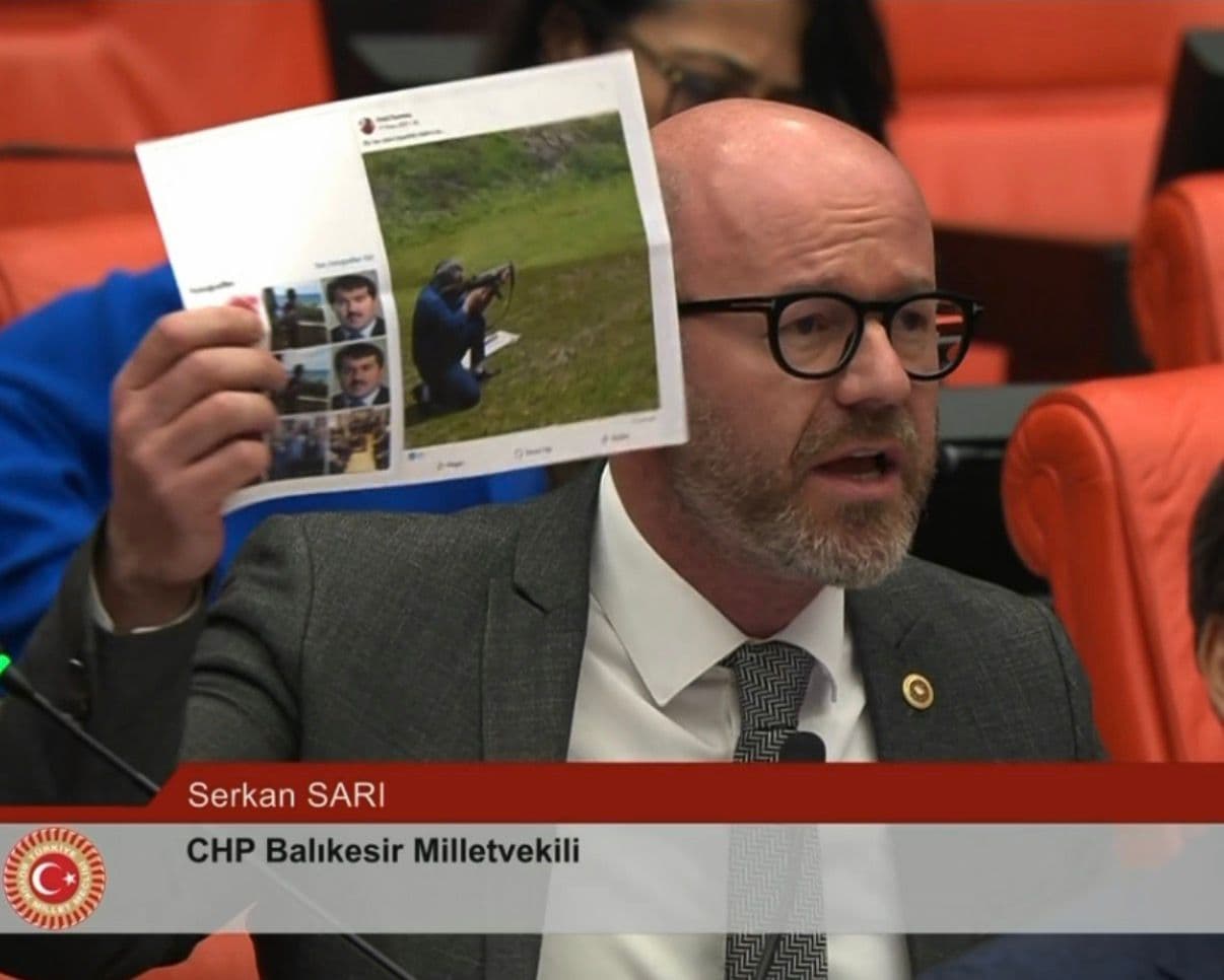 SİLAHLI PAYLAŞIM YAPAN EĞİTİM MÜDÜRÜ GÖREVDEN ALINMALI!