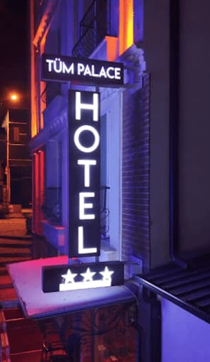 TÜM PALAS OTEL'DE YANGIN GÜVENLİĞİ TARTIŞMASI: İDDİALAR İNCELENECEK Mİ?